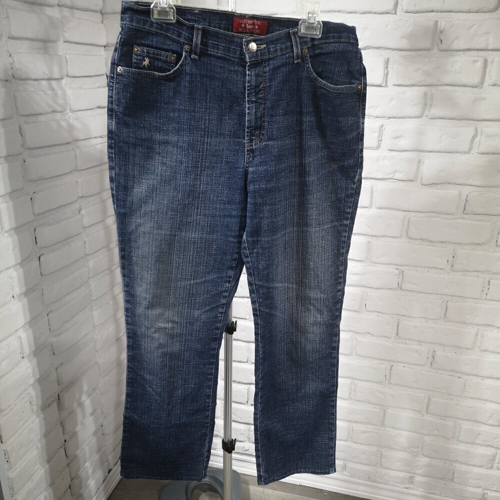 Authentic Lois Ladies Size 34R Medium Wash Straight Legs Made in Canada Jeans